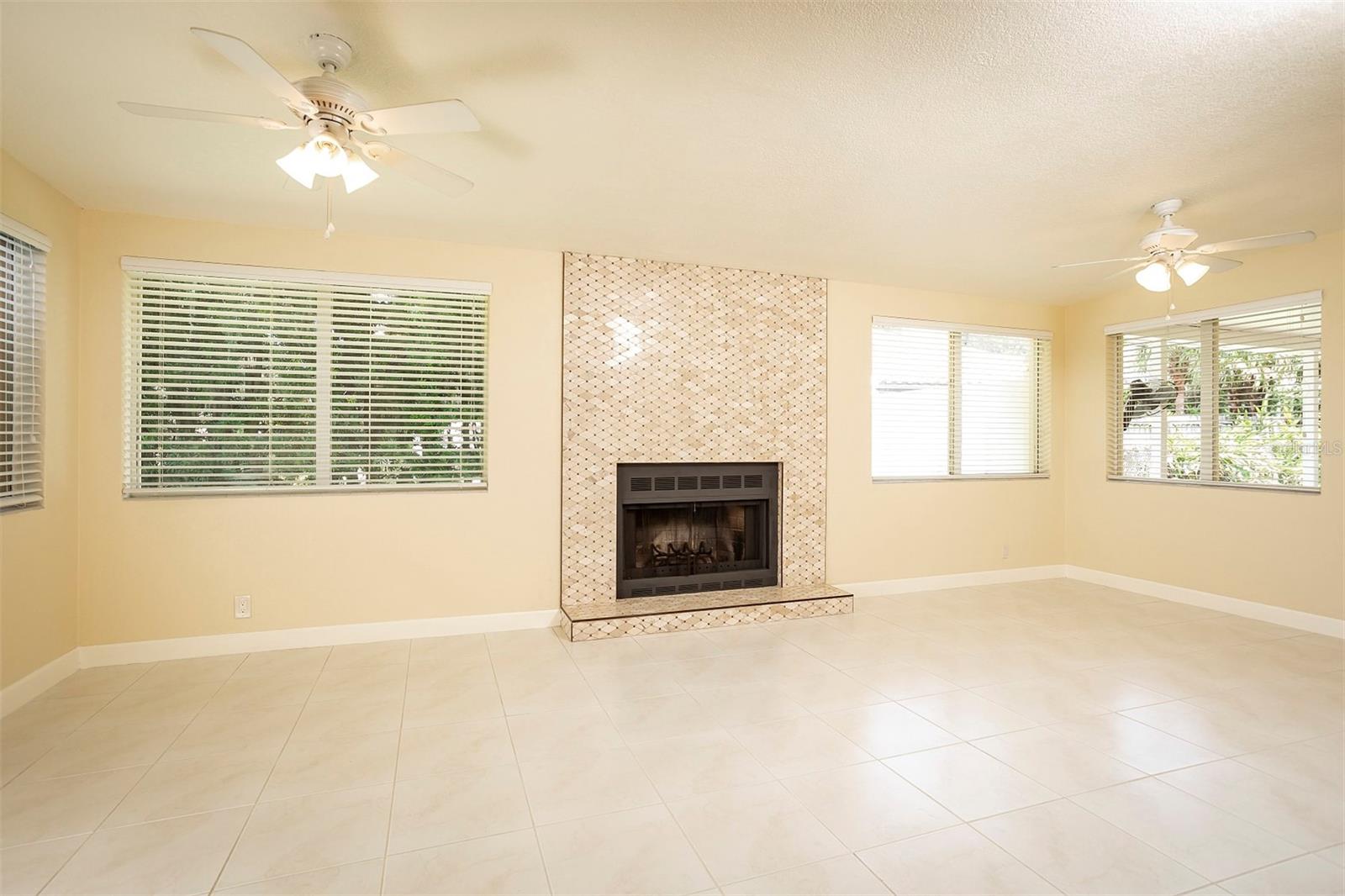 Image 6 of 19 For 2036 Via Tuscany