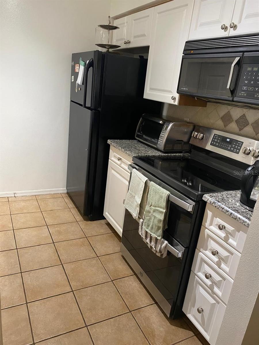 Image 12 of 23 For 1000 Horatio Street 305