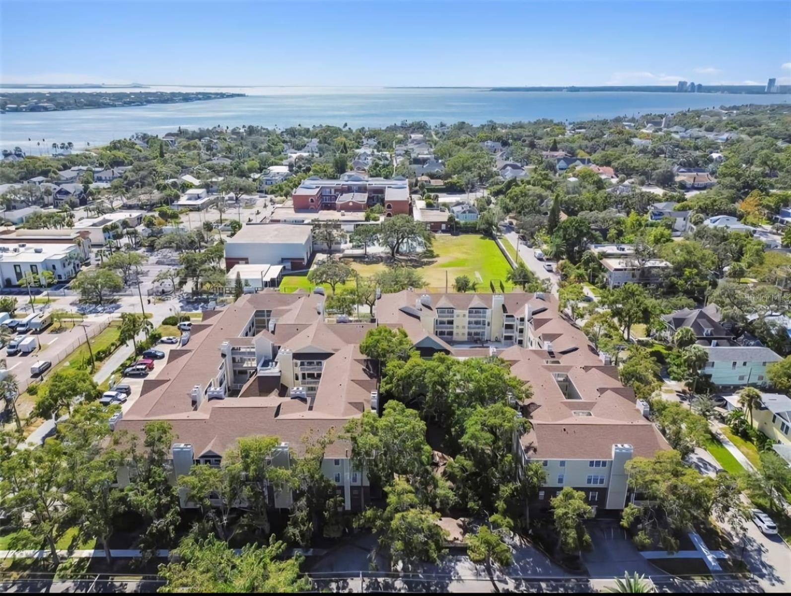 Image 21 of 23 For 1000 Horatio Street 305