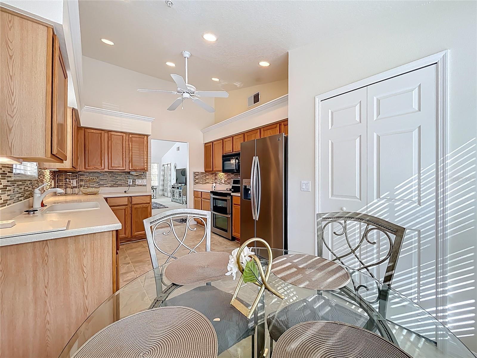 Image 22 of 46 For 1050 Loch Vail  21