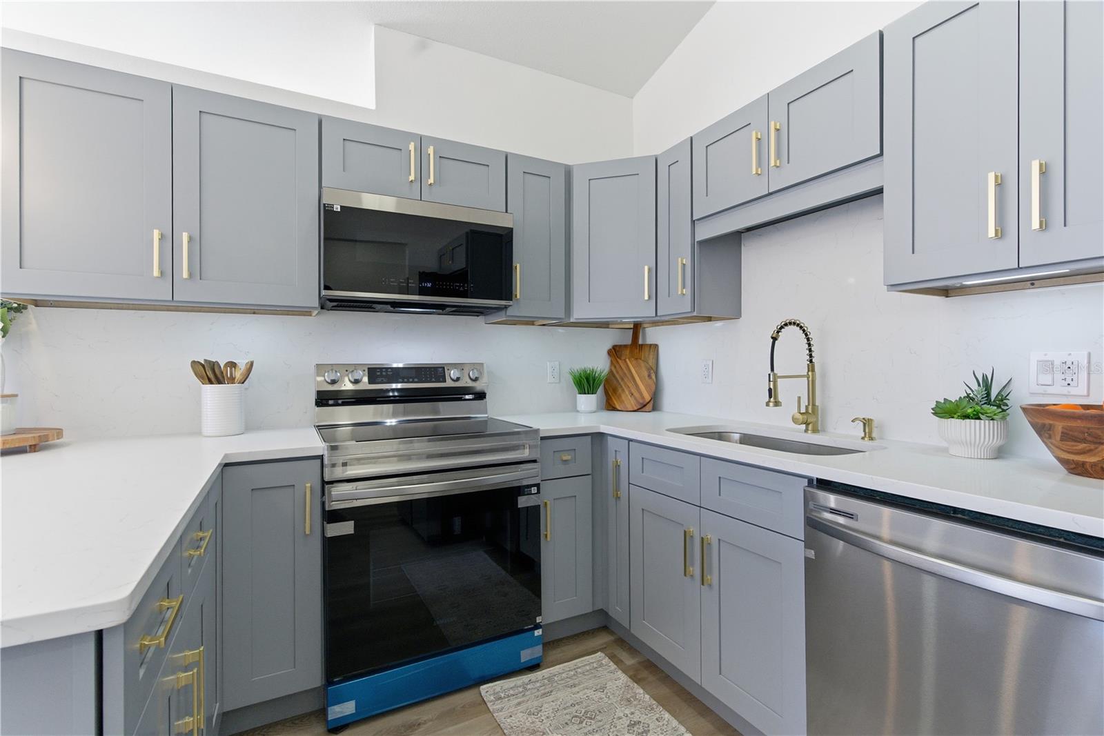 Image 16 of 44 For 461 Cadenza Drive