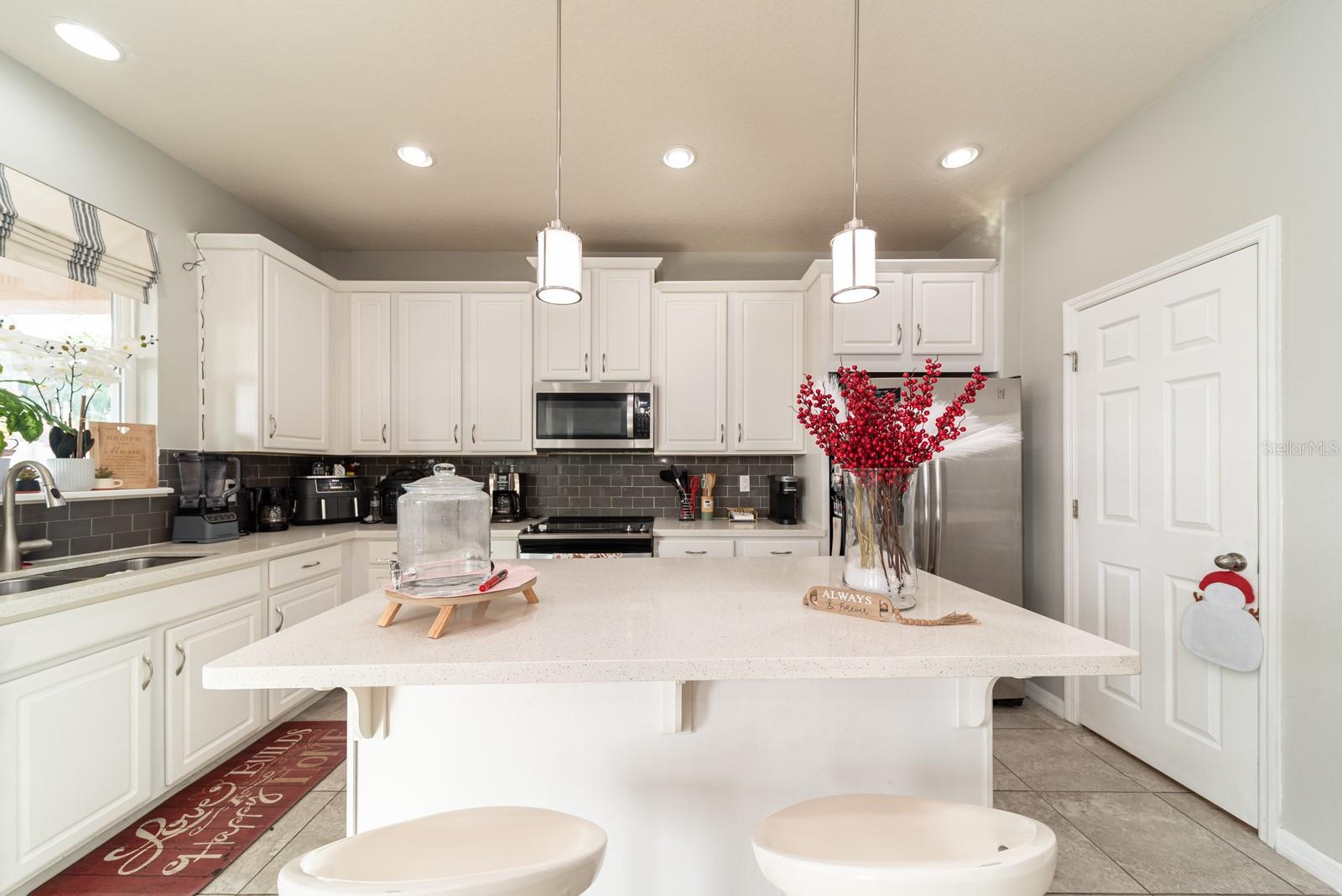 Image 7 of 34 For 2542 Nouveau Way