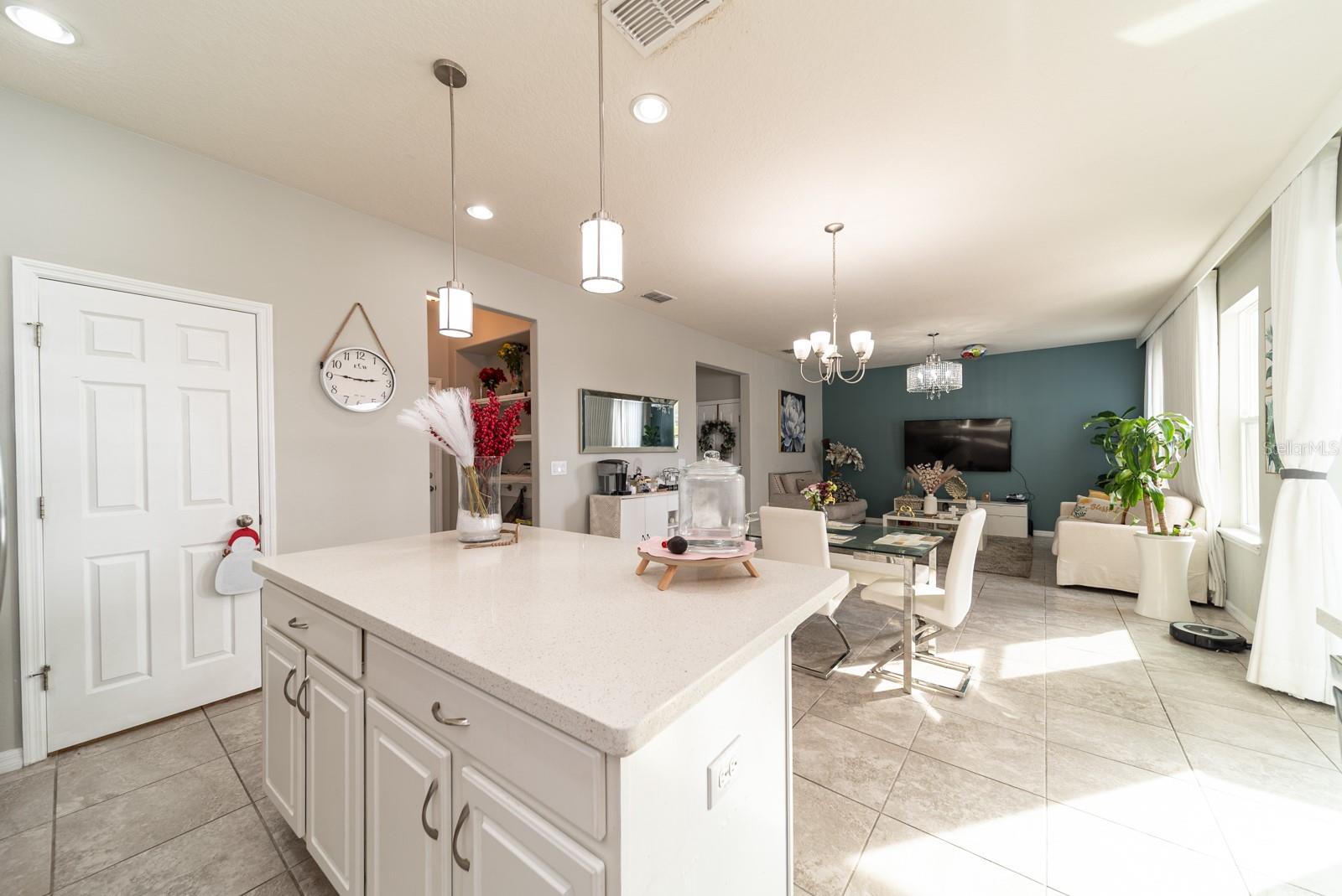 Image 8 of 34 For 2542 Nouveau Way