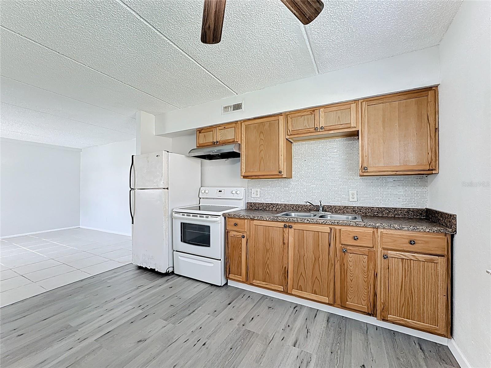 Image 7 of 23 For 694 Michigan Court 3