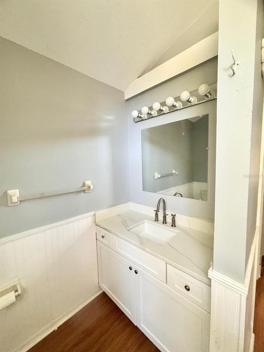 Image 11 of 36 For 1921 Nicholas Place