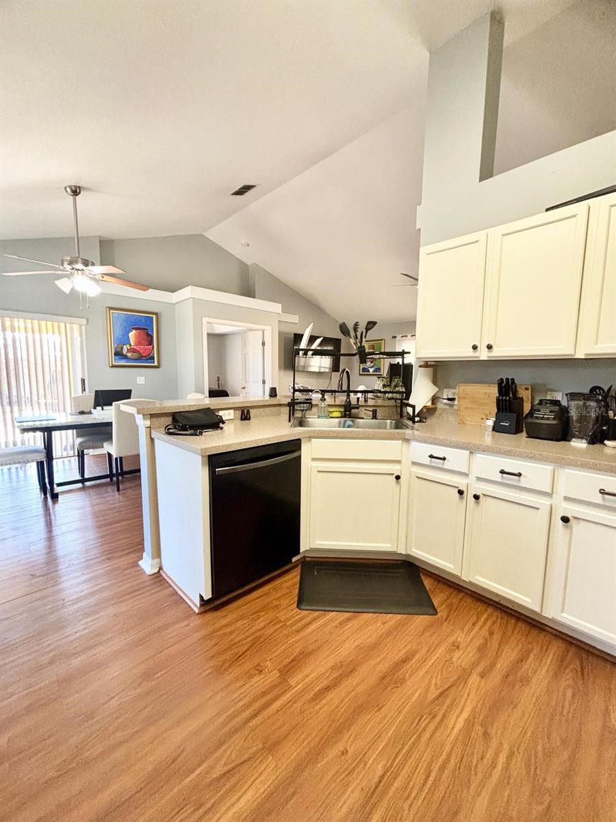 Image 15 of 36 For 1921 Nicholas Place