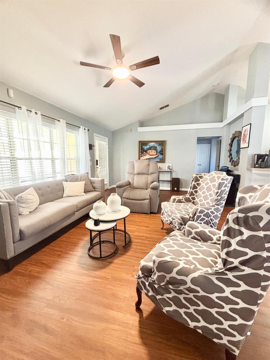 Image 17 of 36 For 1921 Nicholas Place