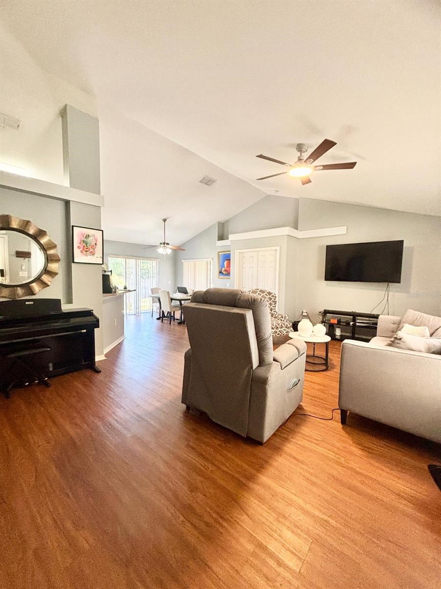 Image 19 of 36 For 1921 Nicholas Place