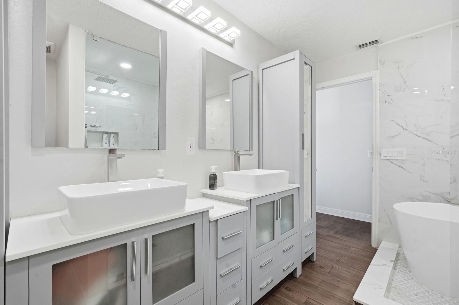 Image 18 of 32 For 2649 Bullion Loop