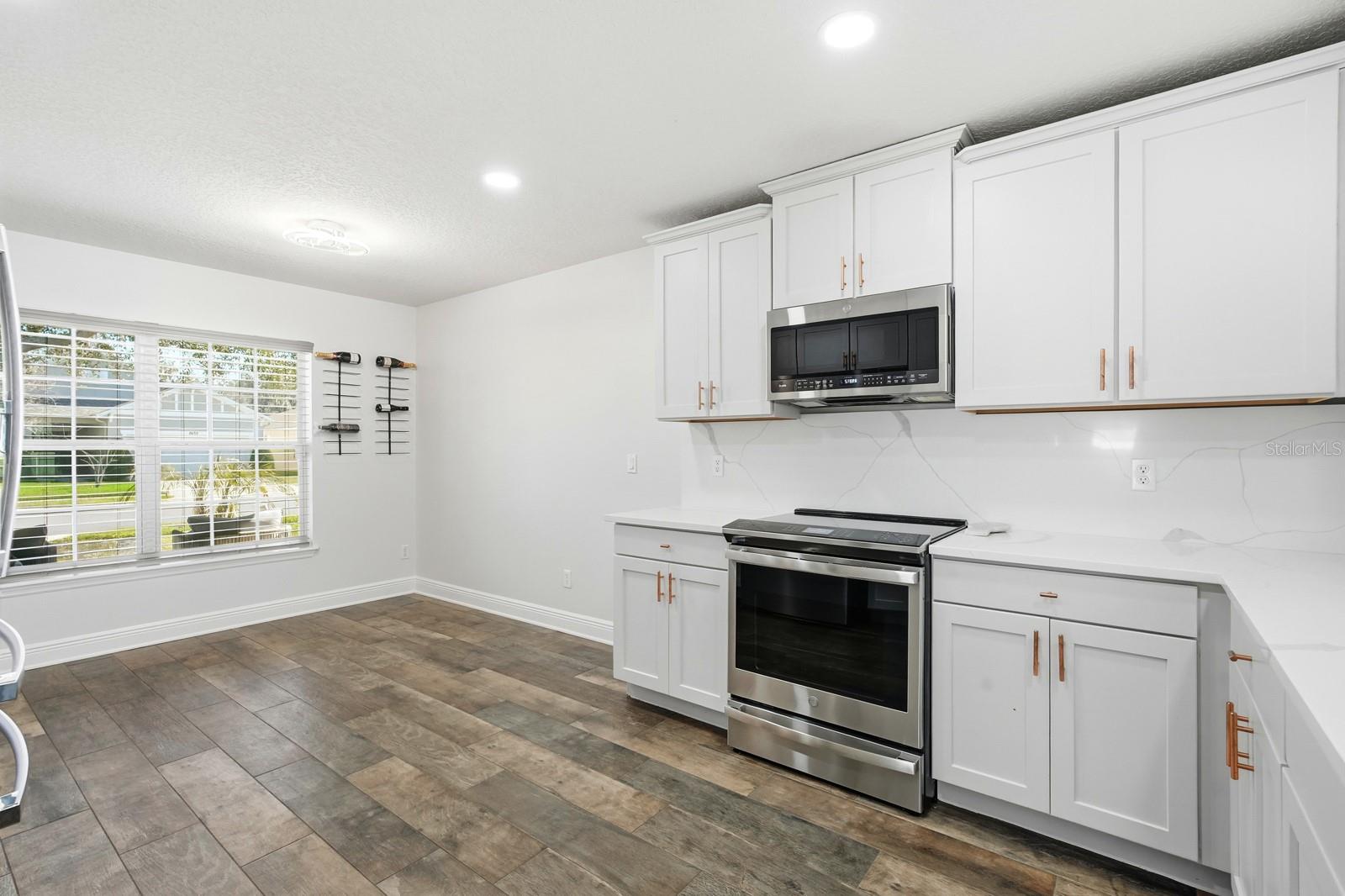 Image 9 of 32 For 2649 Bullion Loop