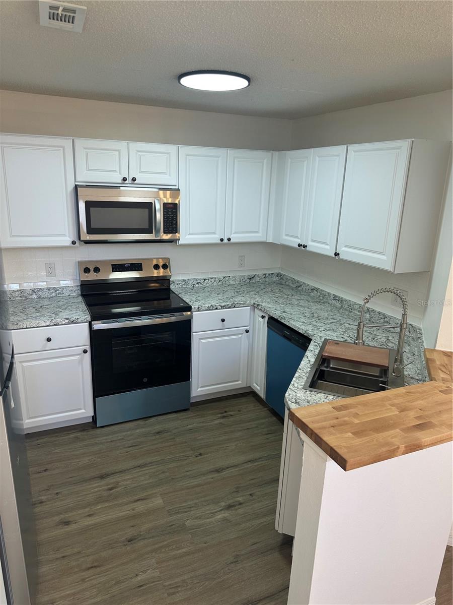 Image 12 of 27 For 624 Cambridge Way 104