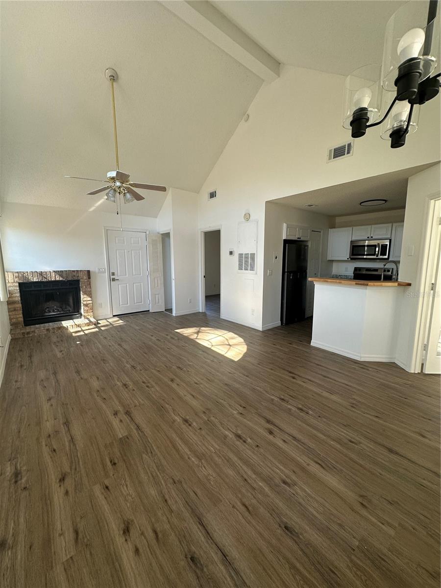 Image 4 of 27 For 624 Cambridge Way 104