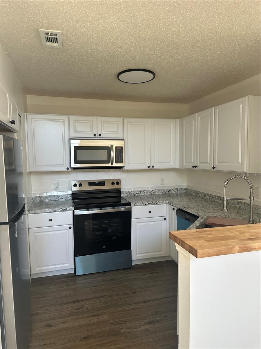 Image 8 of 27 For 624 Cambridge Way 104