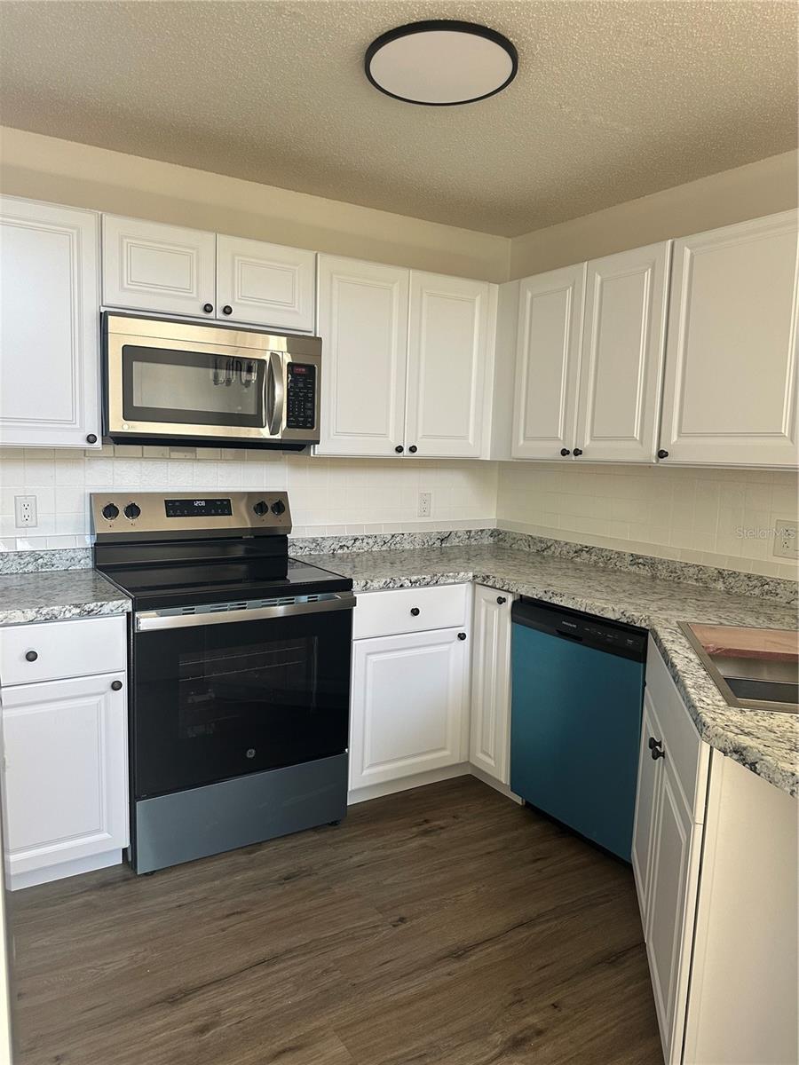 Image 9 of 27 For 624 Cambridge Way 104