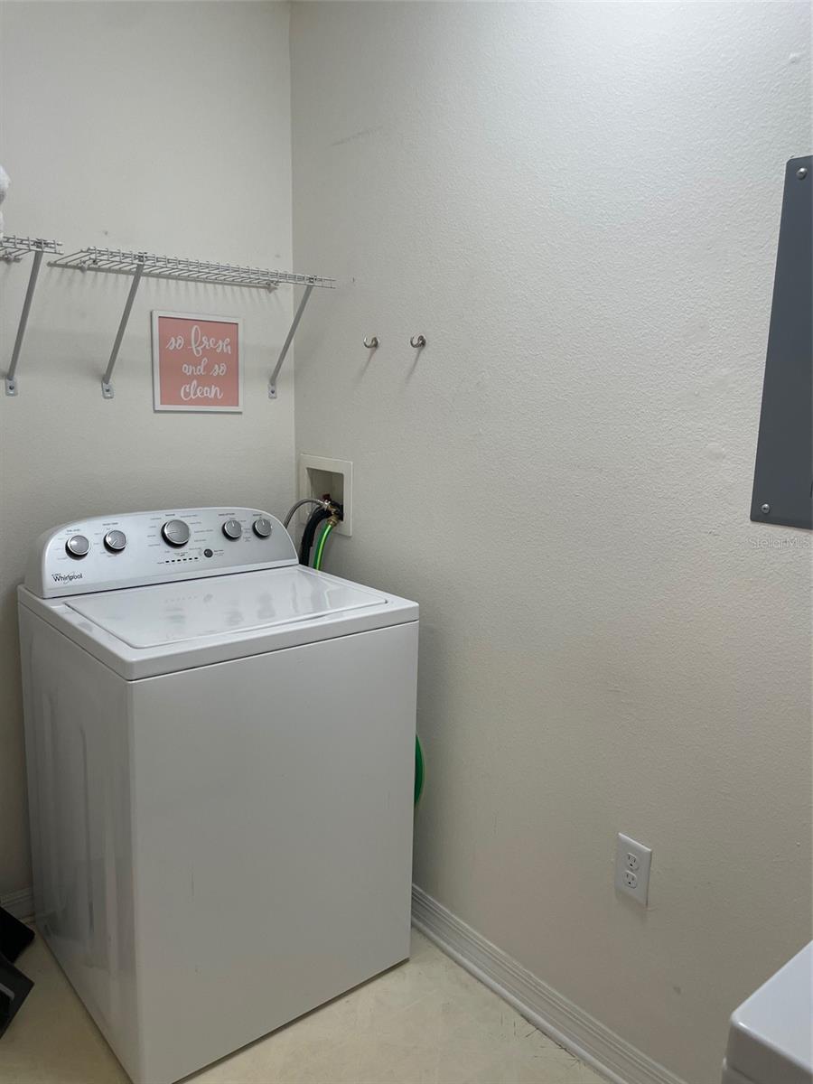 Image 11 of 47 For 1909 Summer Club Drive 211