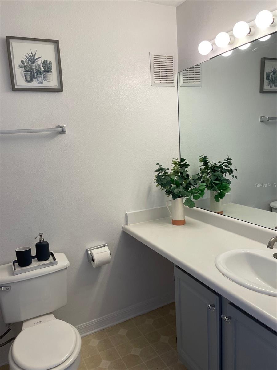 Image 28 of 47 For 1909 Summer Club Drive 211