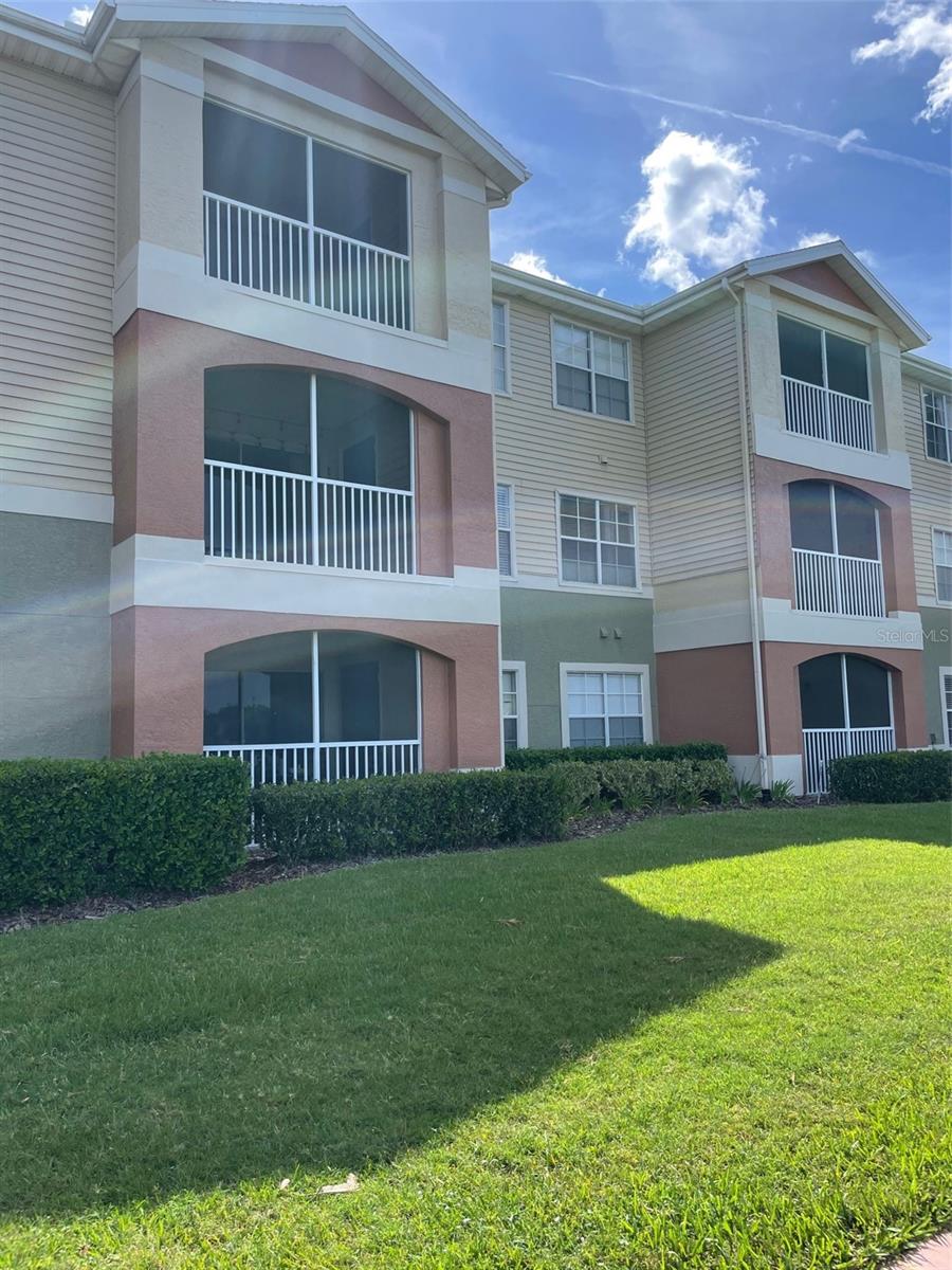 Image 37 of 47 For 1909 Summer Club Drive 211