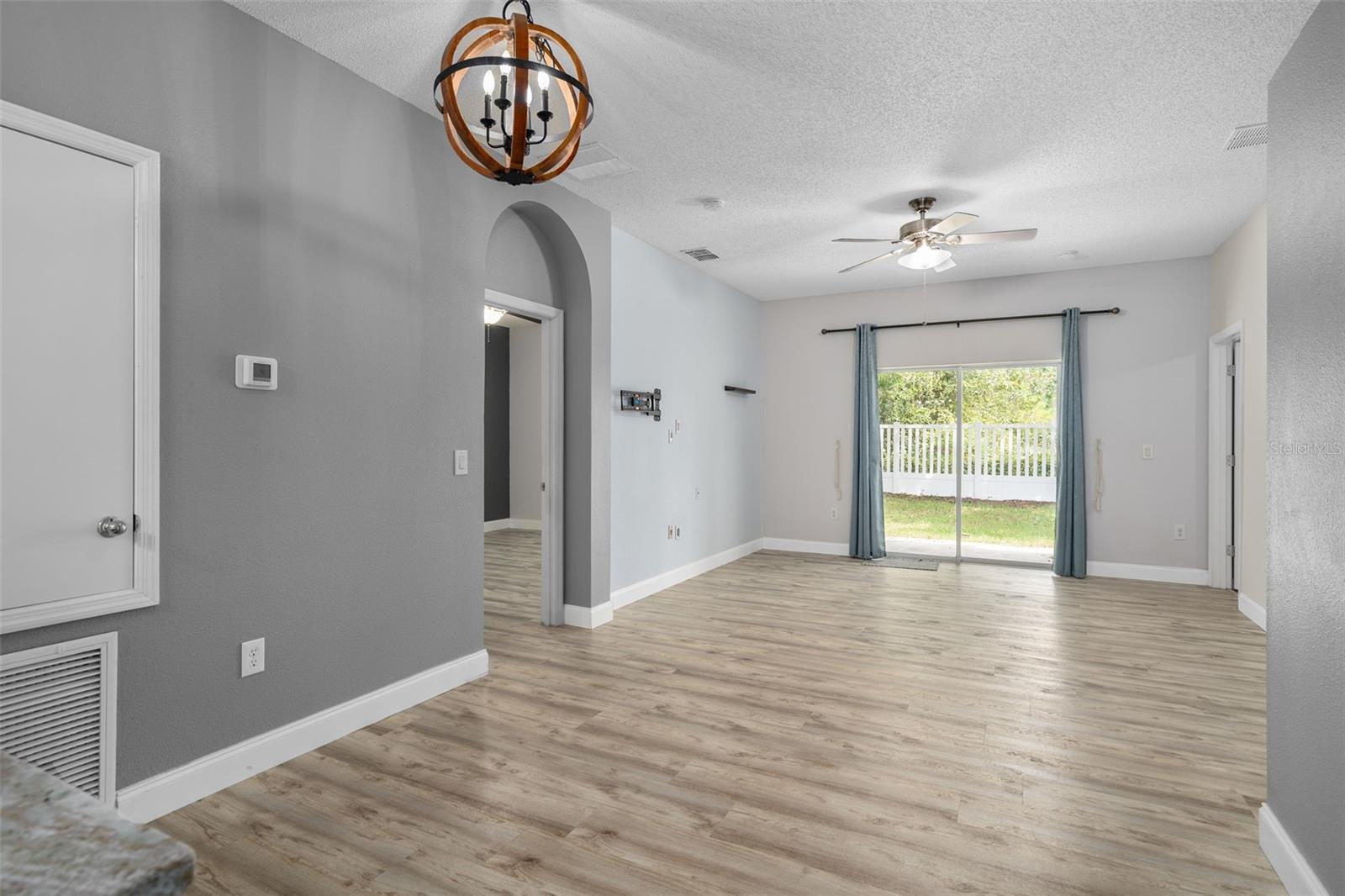 Image 11 of 38 For 9985 Shadow Creek Dr