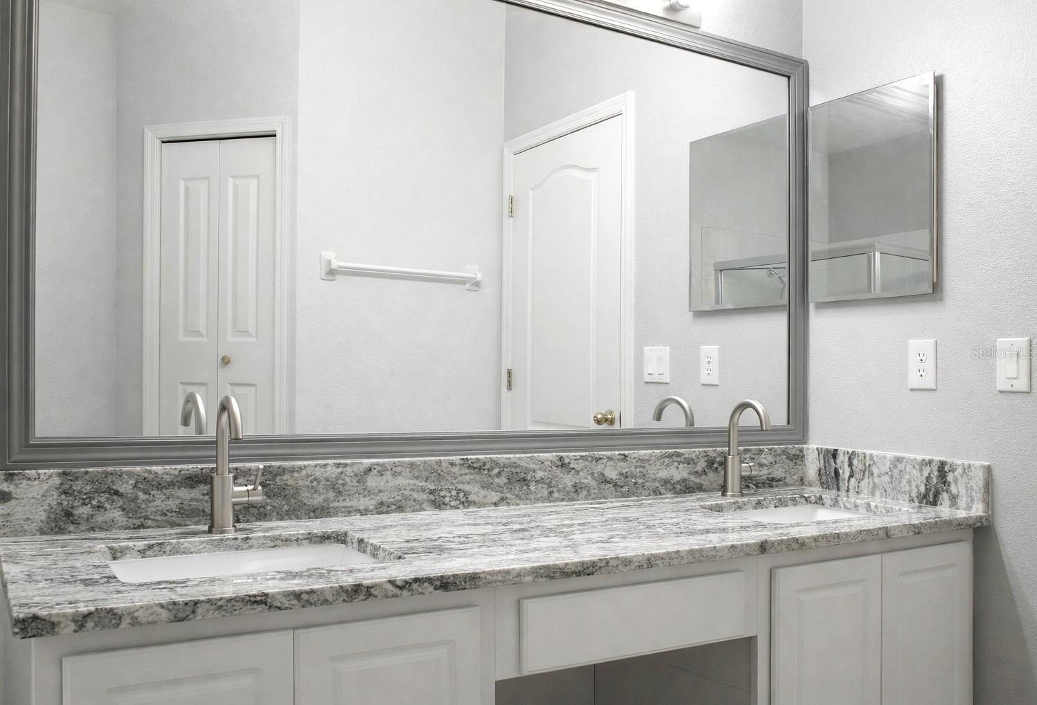 Image 17 of 38 For 9985 Shadow Creek Dr