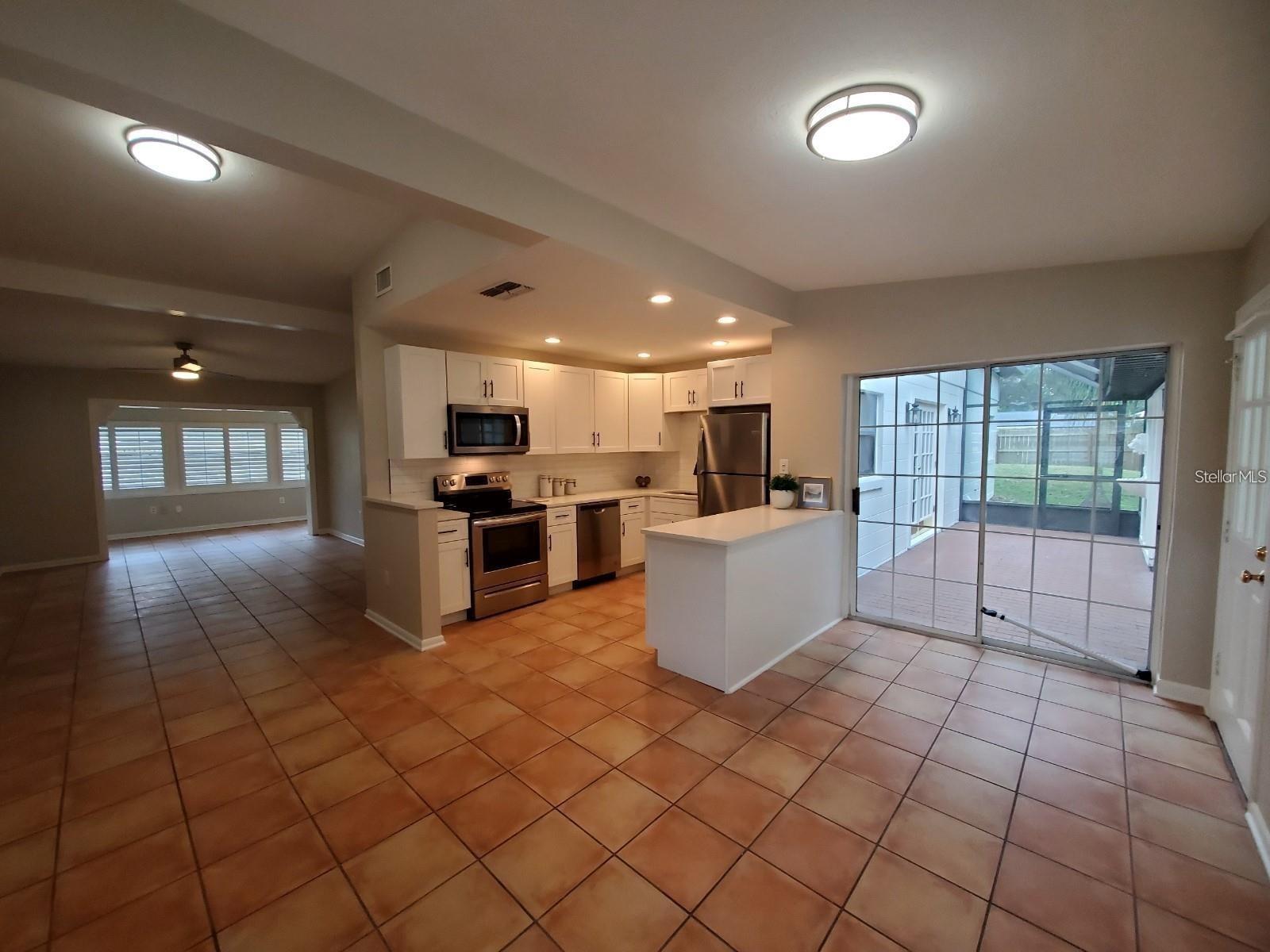 Image 4 of 21 For 1812 Pineview Circle