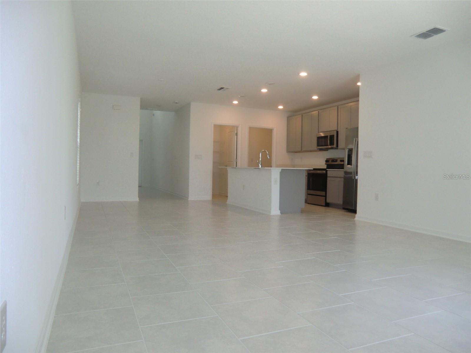 Image 10 of 27 For 364 Loch Court