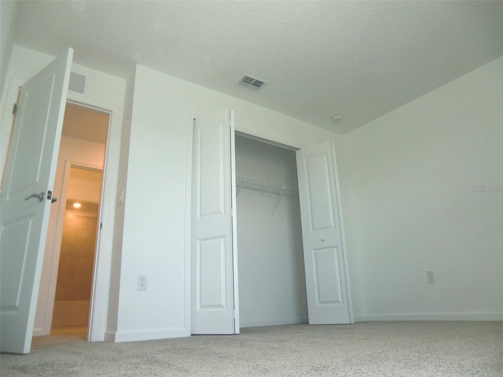 Image 25 of 27 For 364 Loch Court