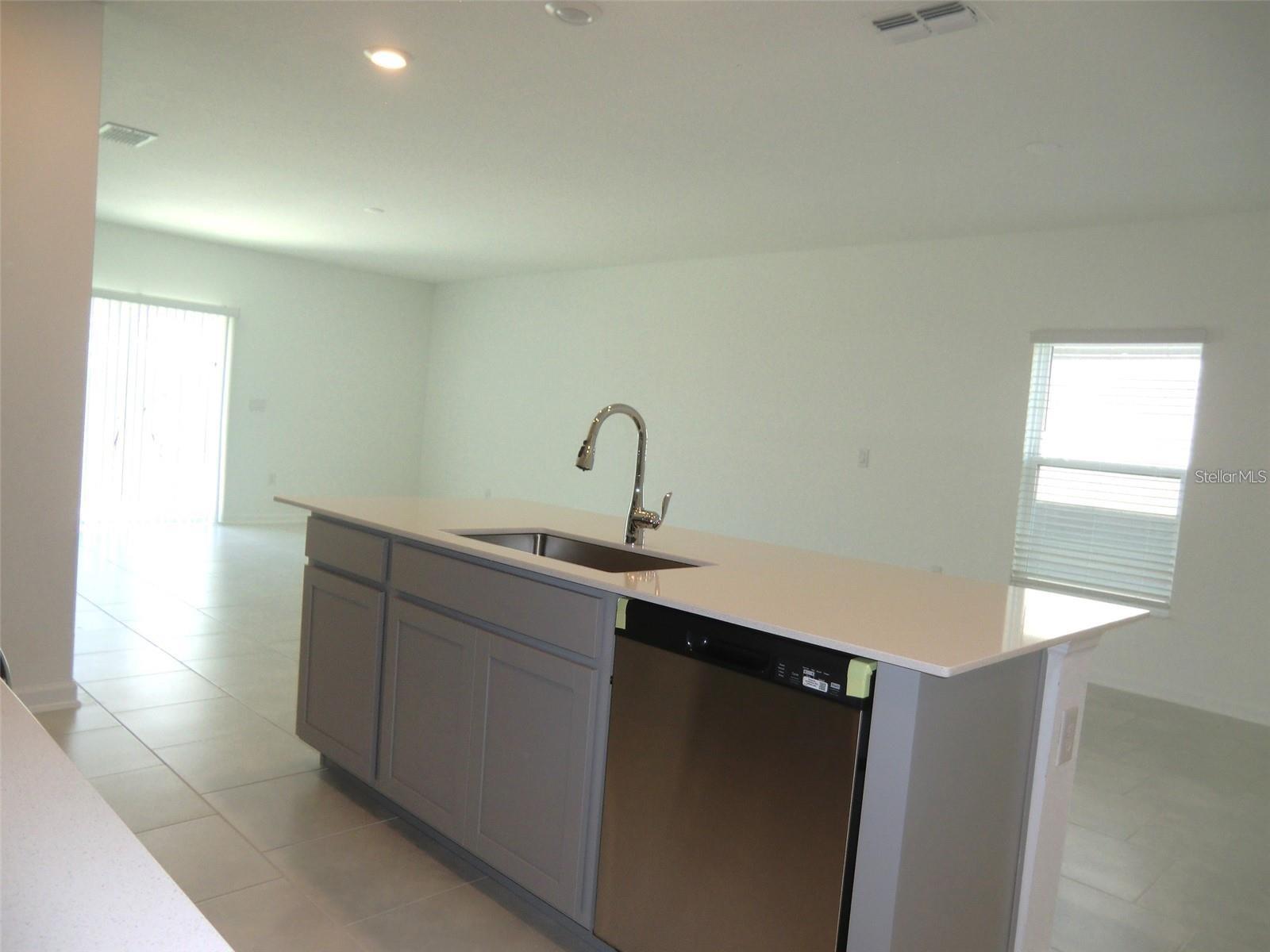 Image 7 of 27 For 364 Loch Court