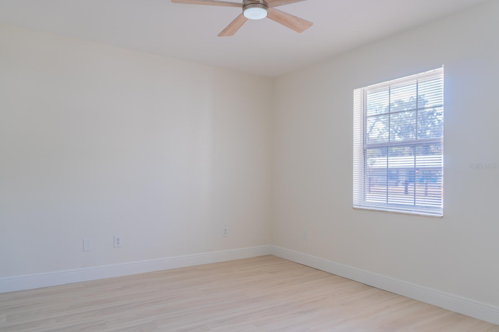 Image 11 of 40 For 5701 59th Court