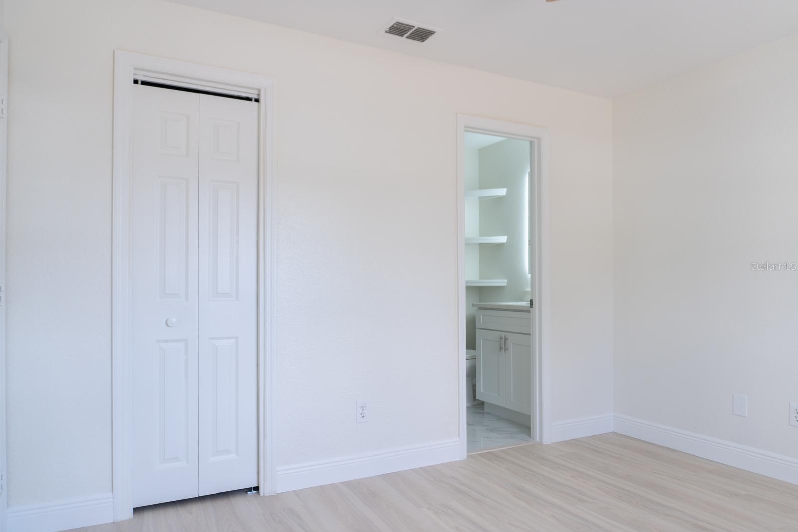 Image 12 of 40 For 5701 59th Court