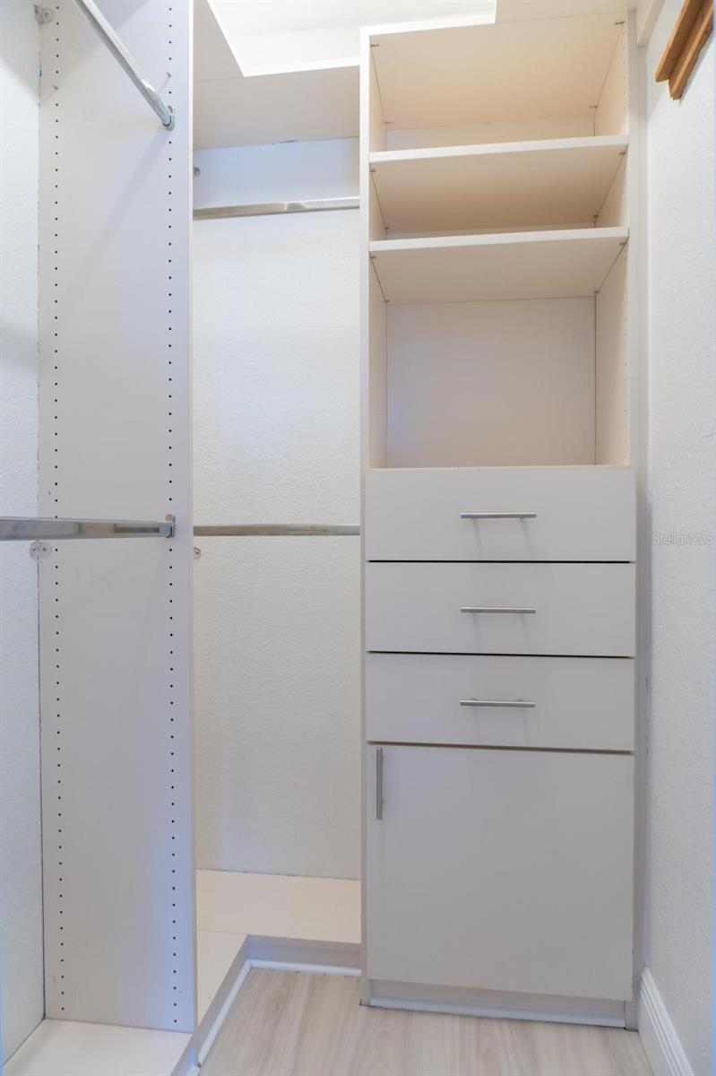 Image 14 of 40 For 5701 59th Court