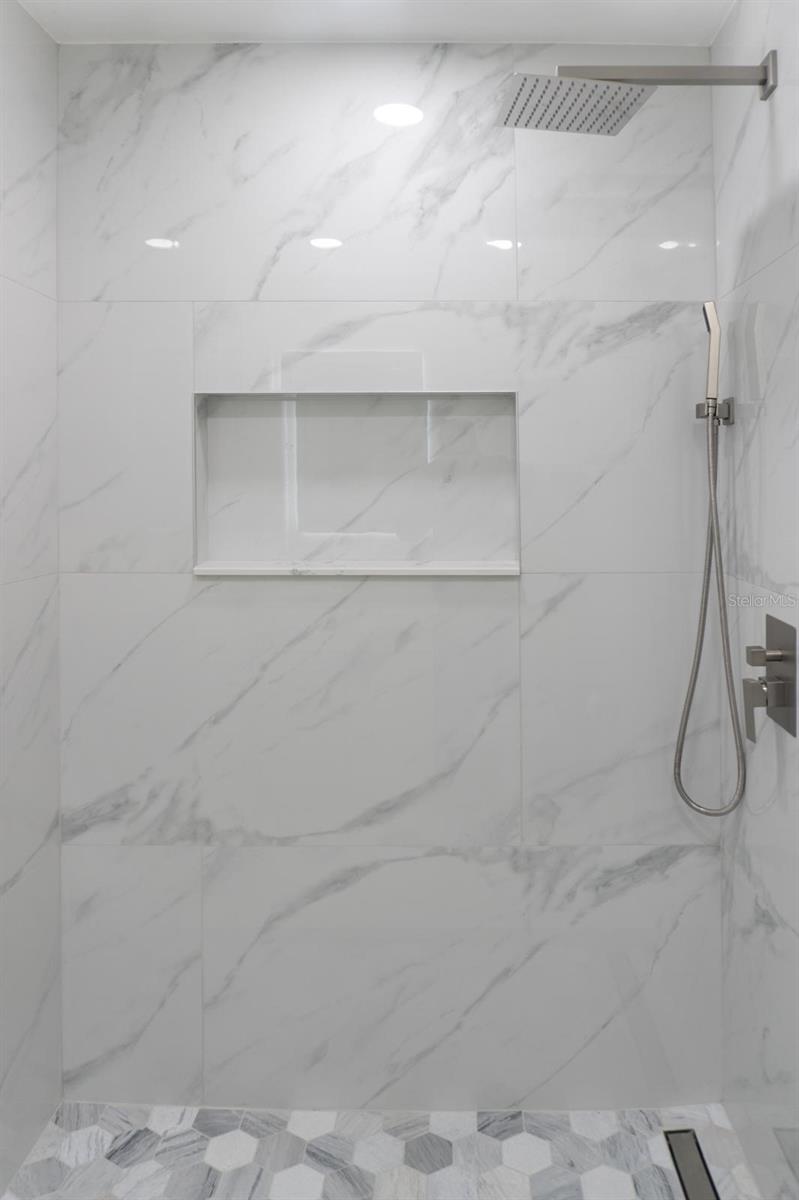 Image 15 of 40 For 5701 59th Court