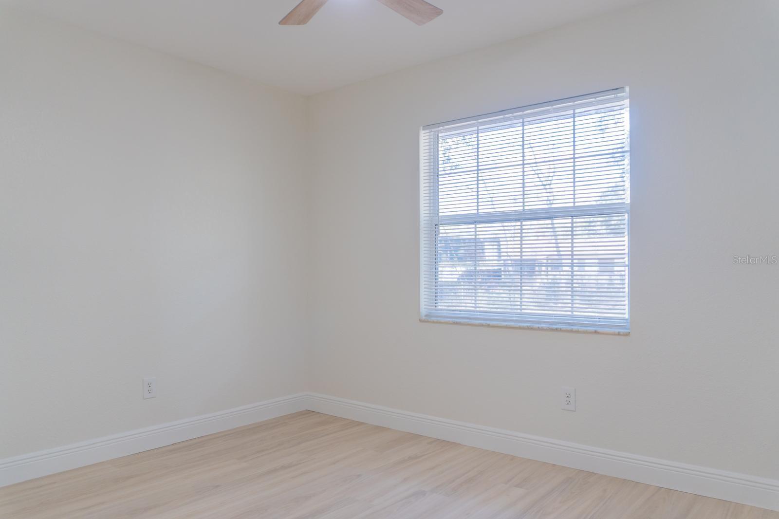 Image 32 of 40 For 5701 59th Court