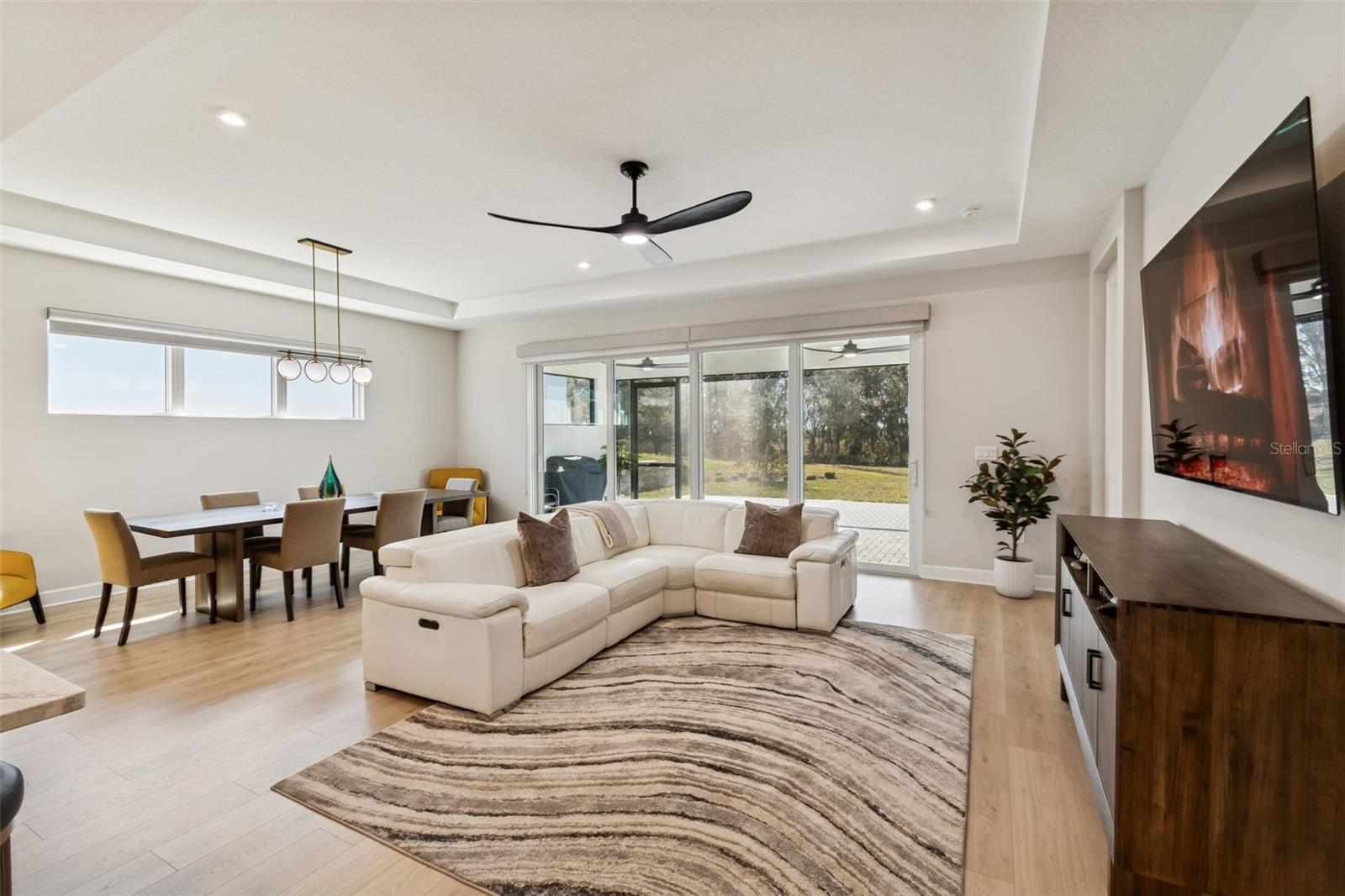 Listing photo id 11 for 1725 Point Grace Road