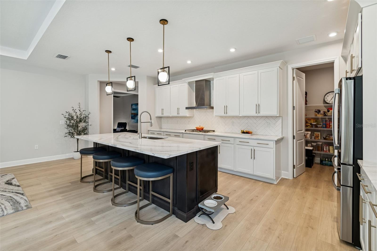 Listing photo id 14 for 1725 Point Grace Road