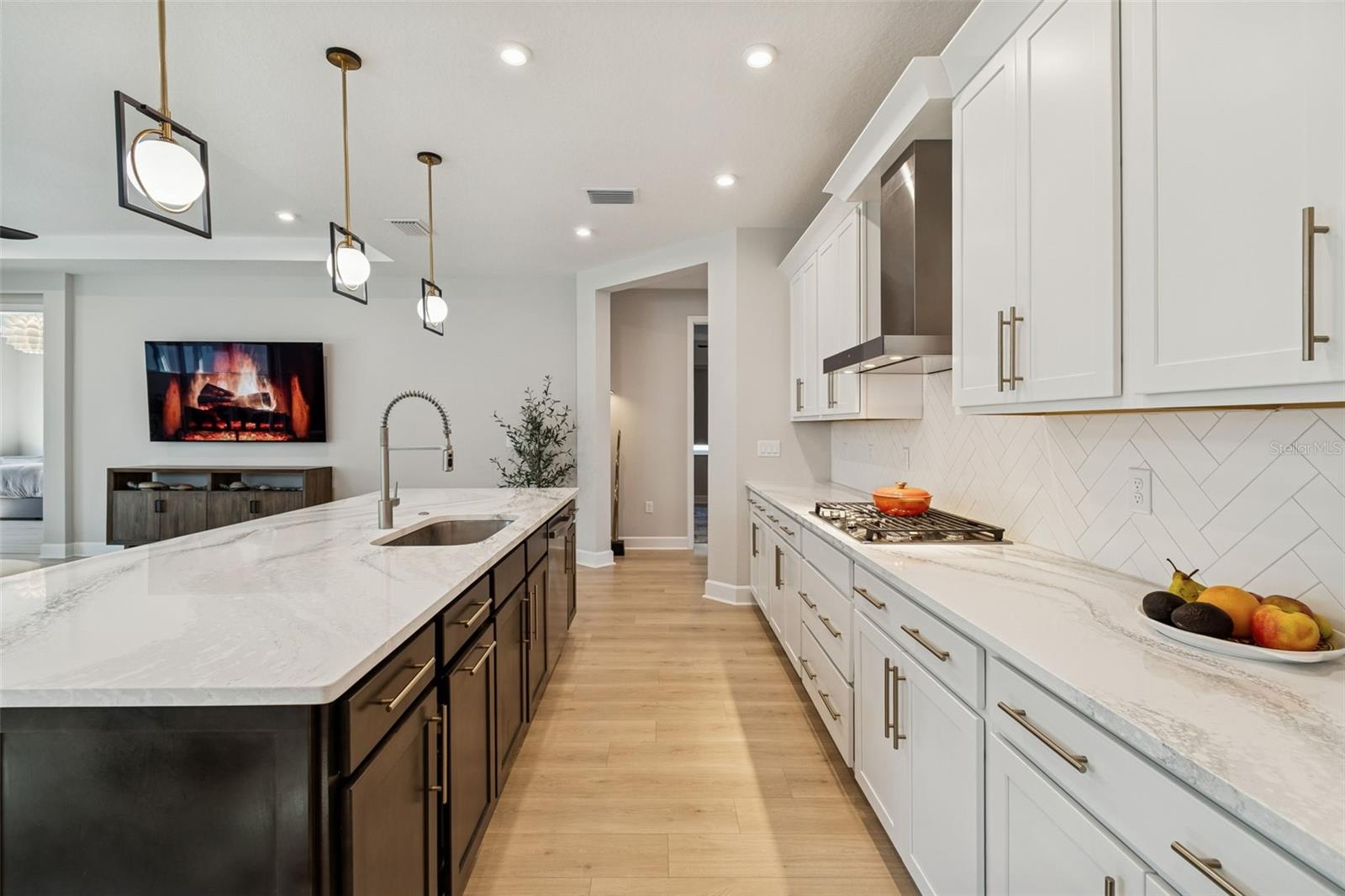 Listing photo id 15 for 1725 Point Grace Road