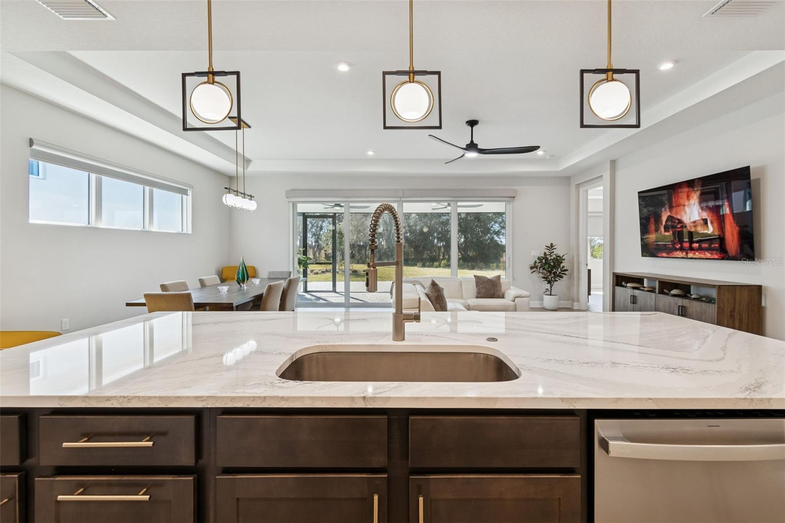 Listing photo id 18 for 1725 Point Grace Road