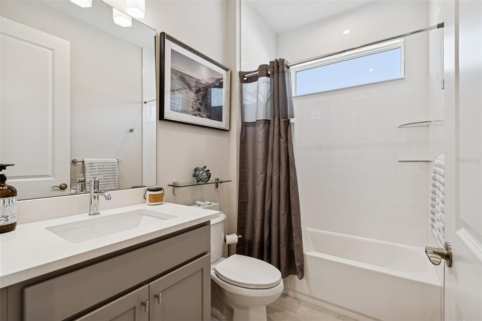 Listing photo id 32 for 1725 Point Grace Road