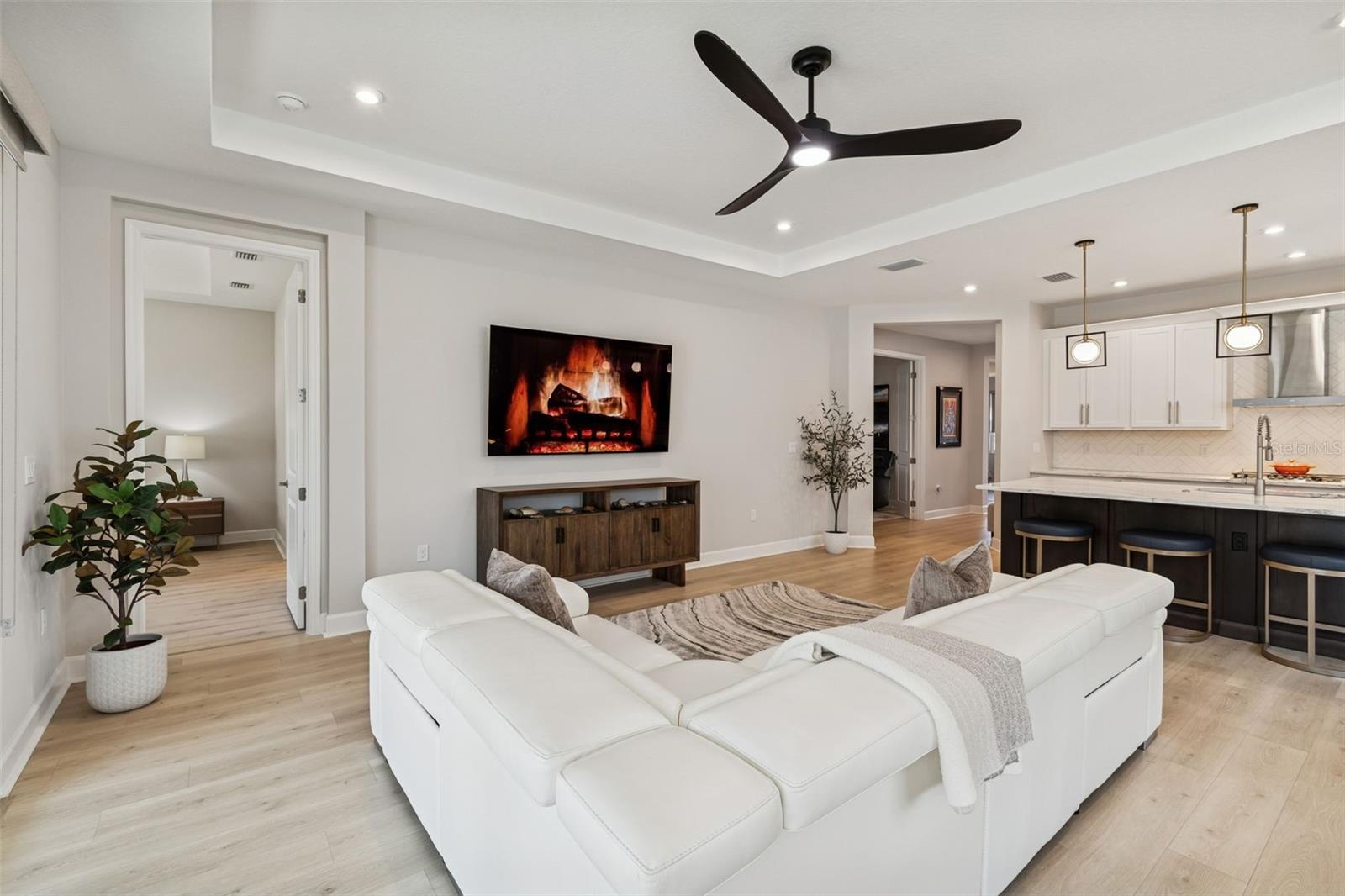 Listing photo id 7 for 1725 Point Grace Road