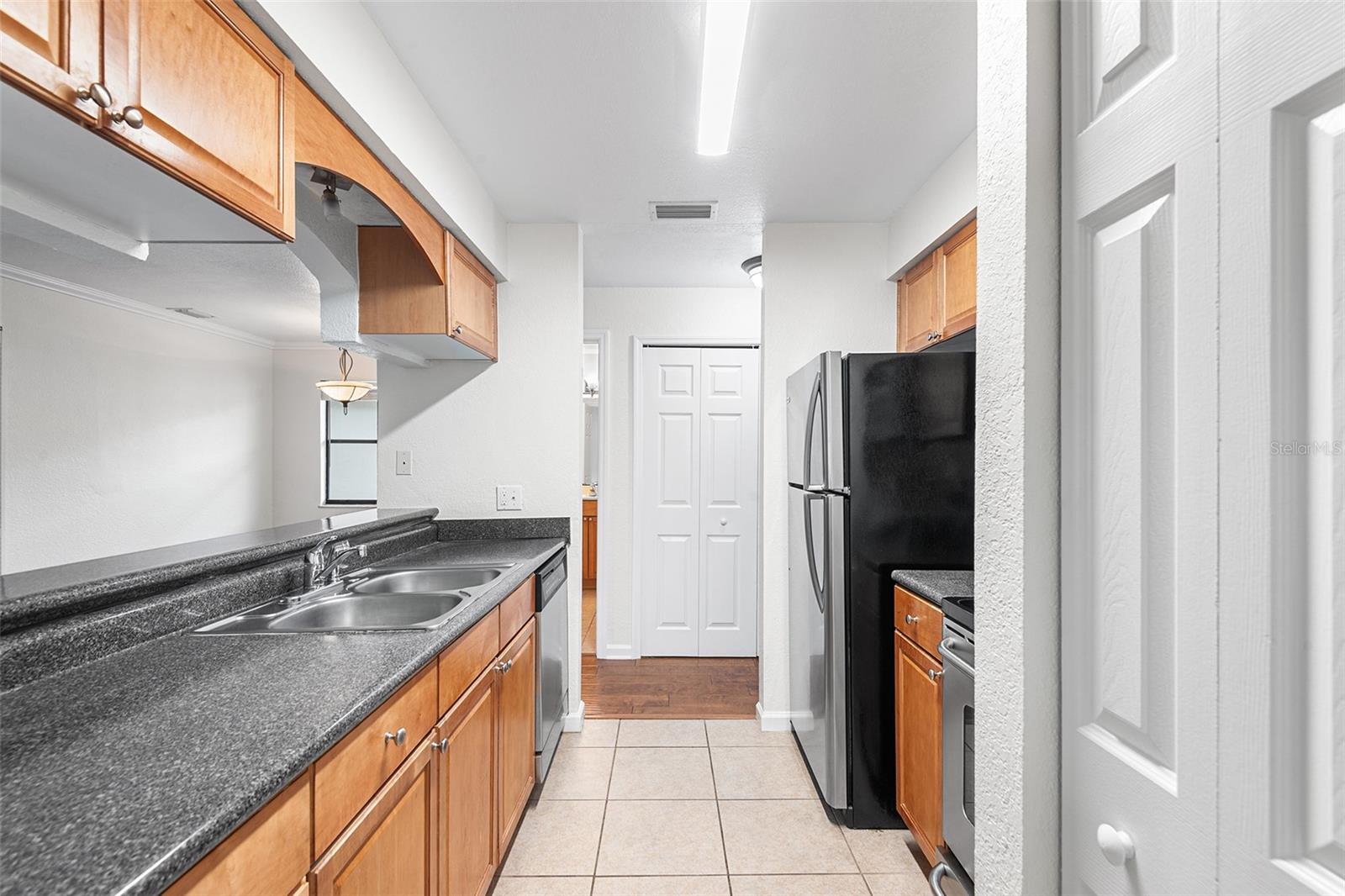 Image 5 of 12 For 12293 Sailwinds Drive 207