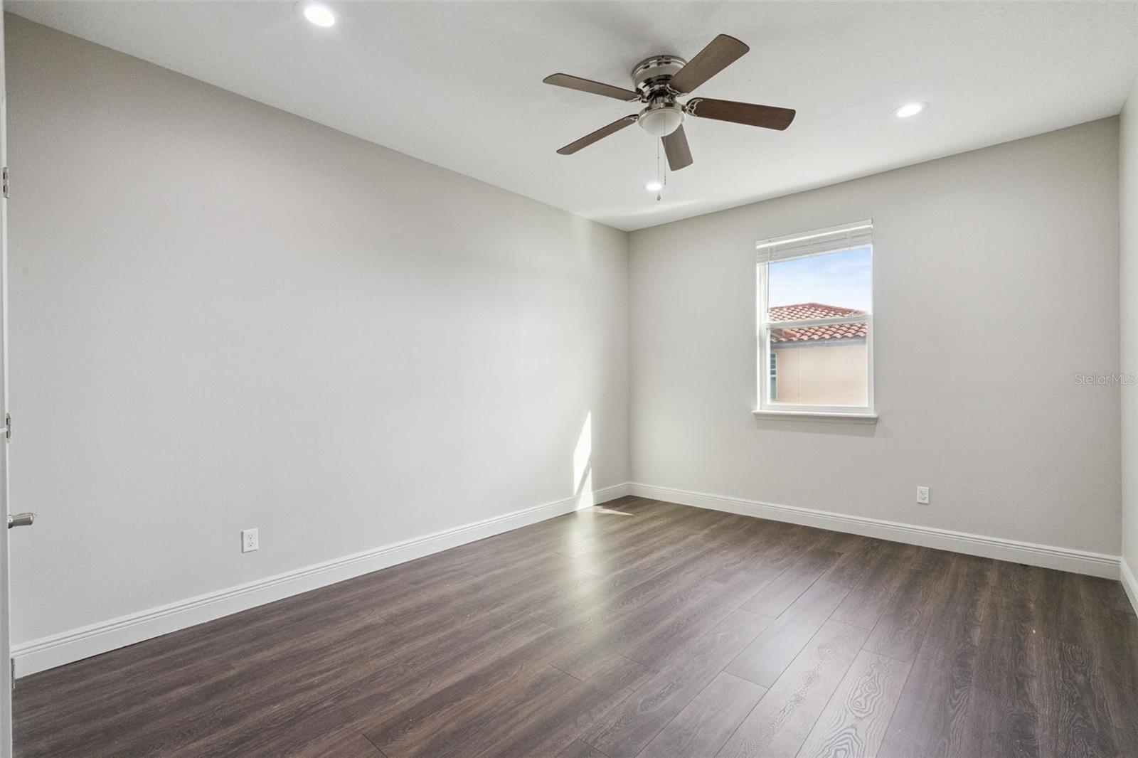 Image 31 of 67 For 6146 Golden Dewdrop Trail