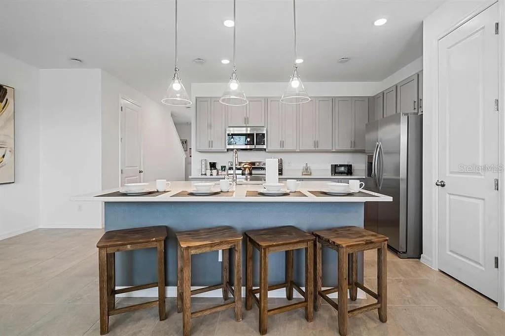 Image 3 of 20 For 634 Longboat Dr Drive