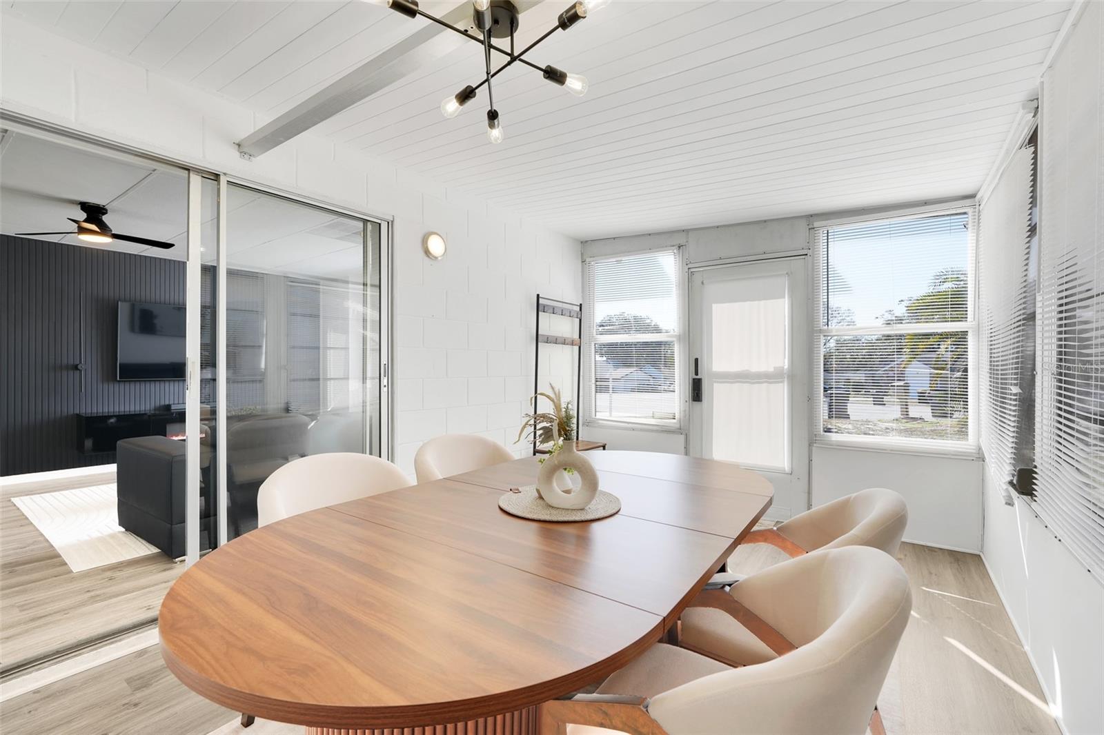 Image 4 of 29 For 13 Palm Court