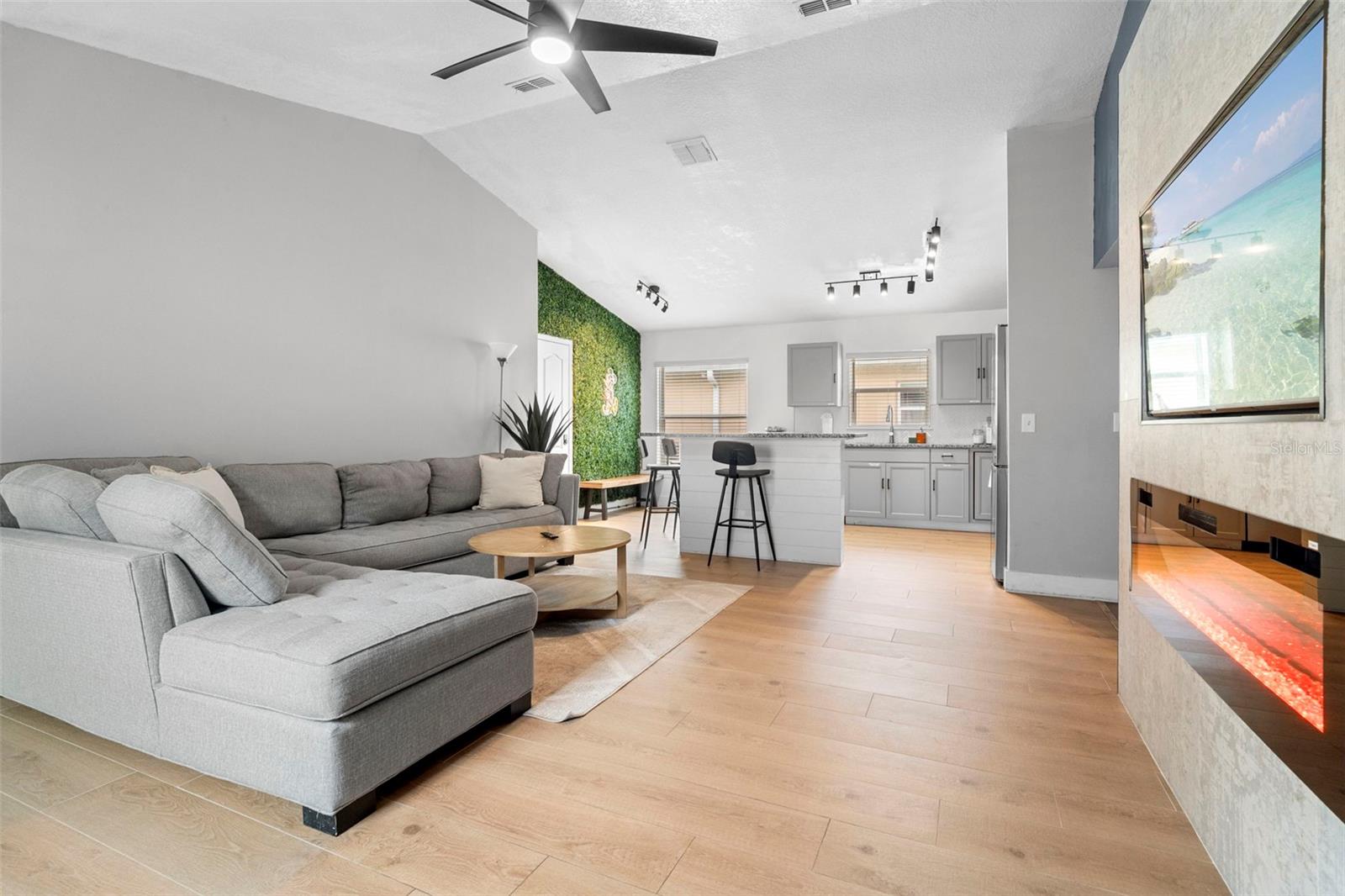 Image 16 of 52 For 127 Sundown Court