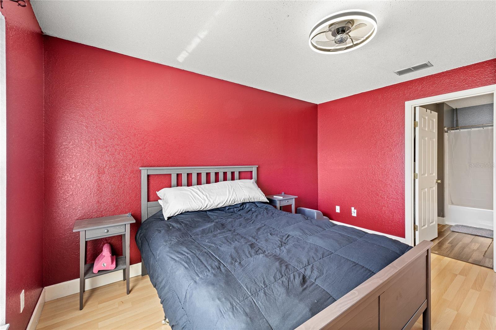 Image 10 of 37 For 145 Eagle Point Boulevard