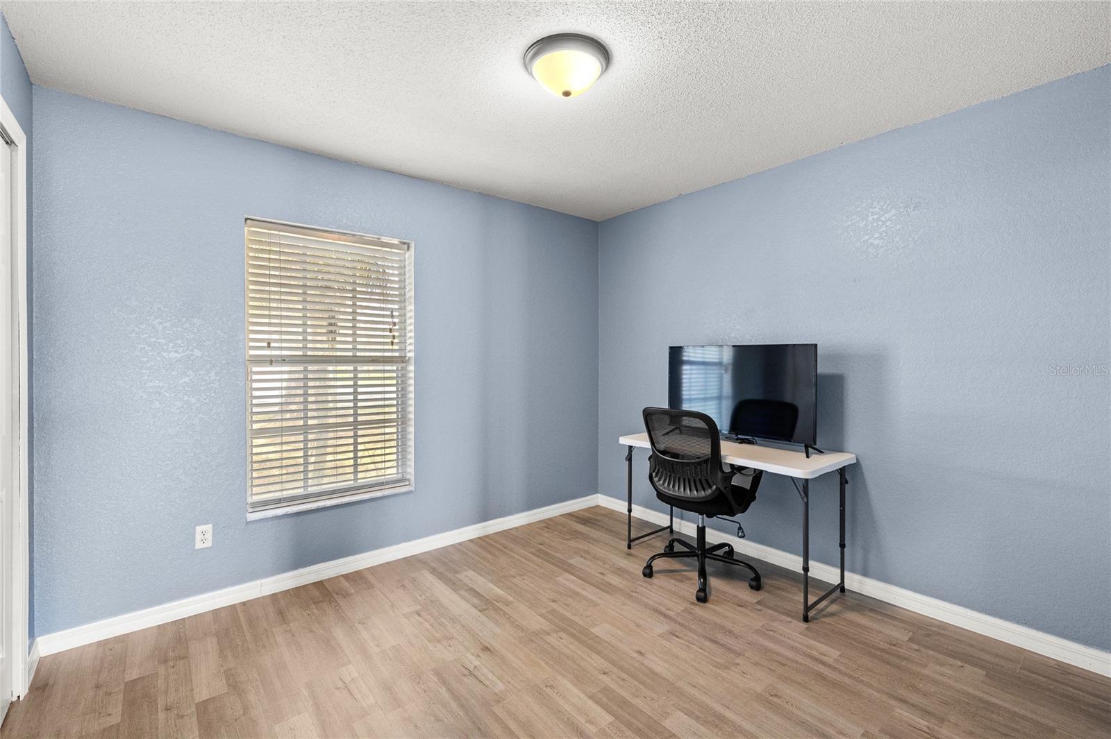 Image 13 of 37 For 145 Eagle Point Boulevard