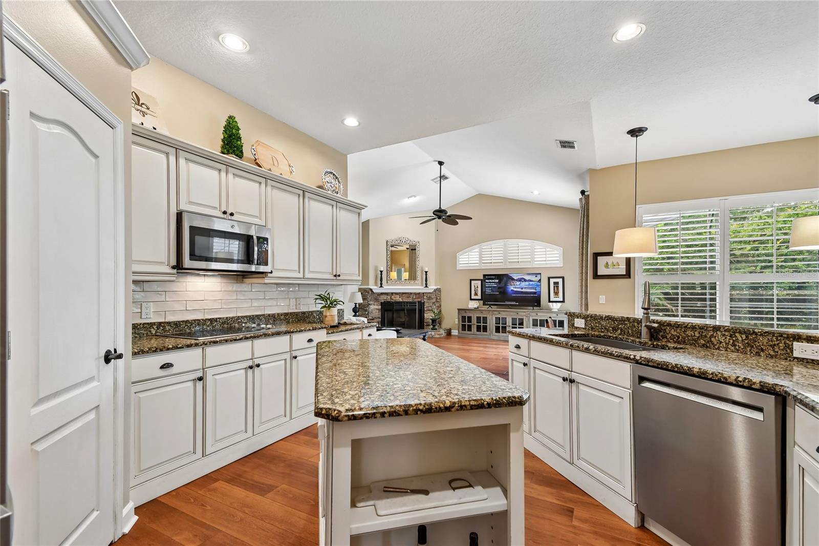 Image 12 of 33 For 1362 Shady Knoll Court