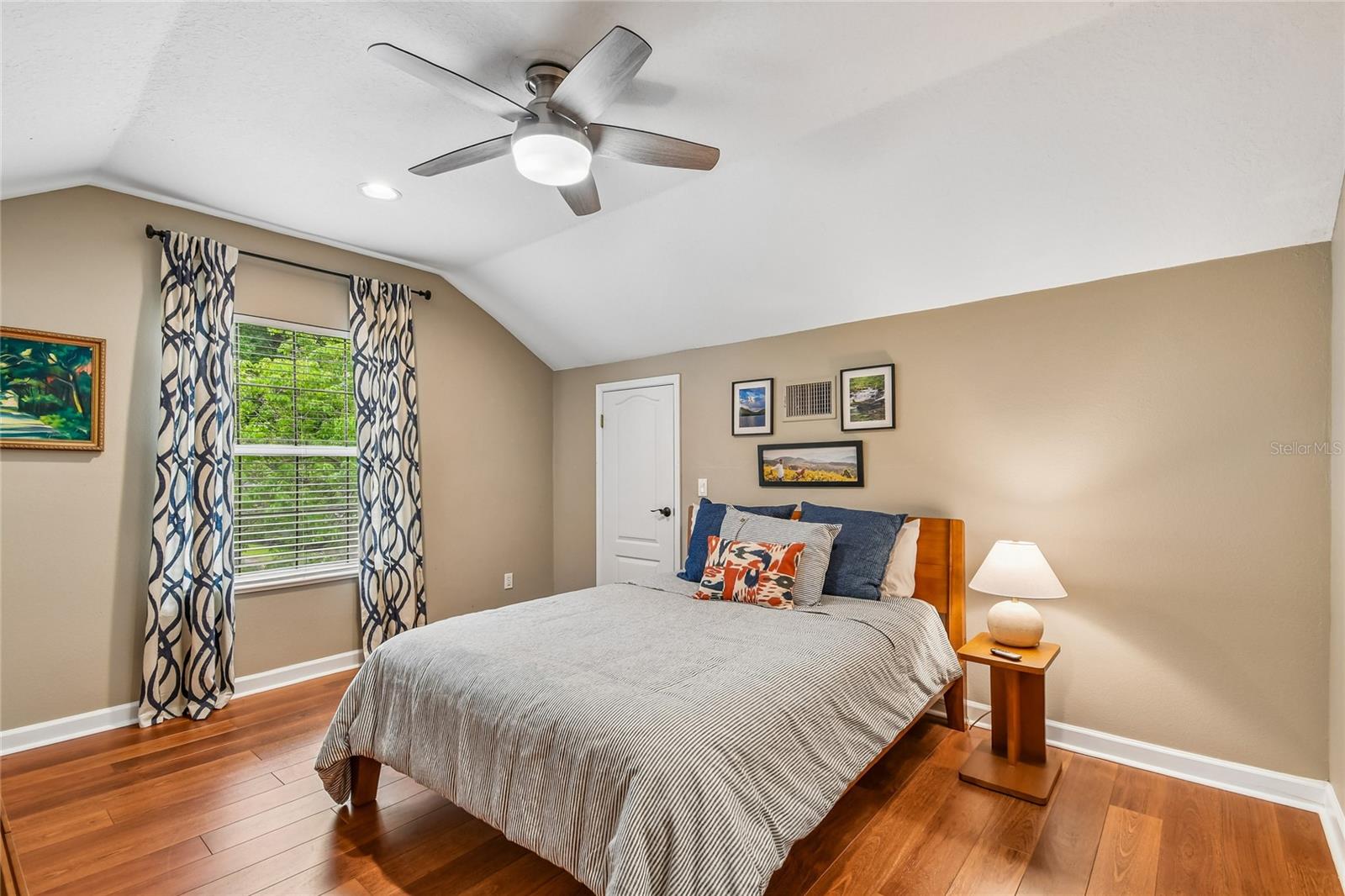 Image 21 of 33 For 1362 Shady Knoll Court