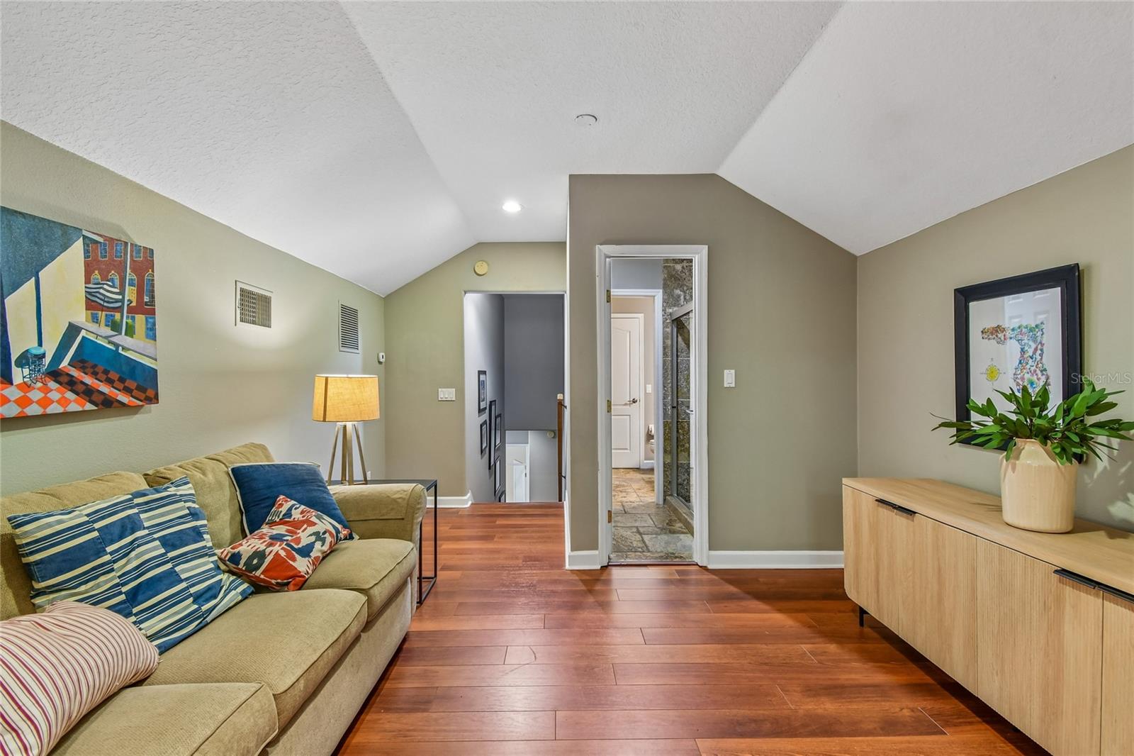 Image 22 of 33 For 1362 Shady Knoll Court