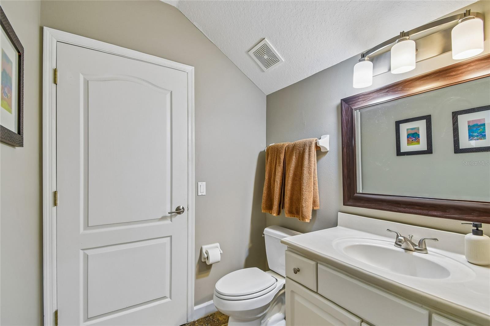 Image 24 of 33 For 1362 Shady Knoll Court