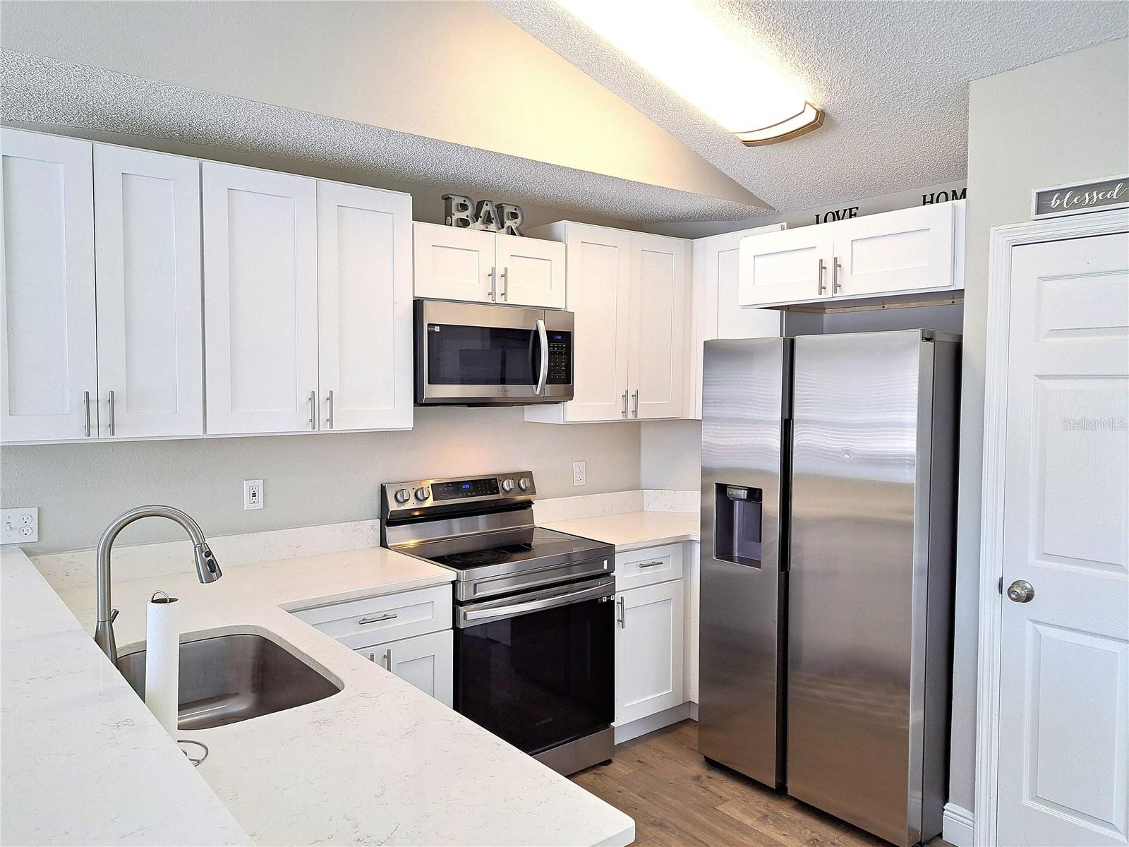 Image 5 of 37 For 10318 Crystal Point Drive